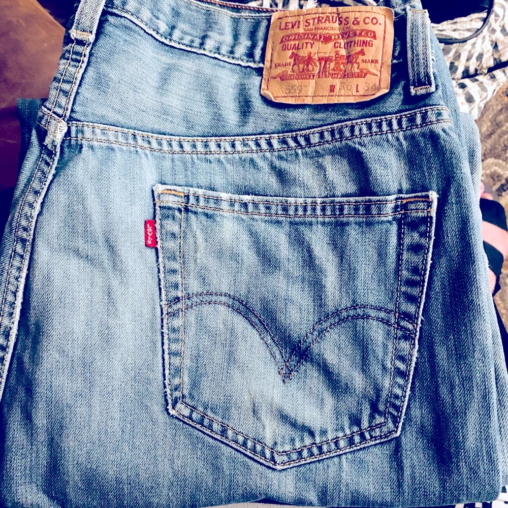Men's Levis 559 Relaxed Fit Jeans 36 x 34.  Perfectly Distressed